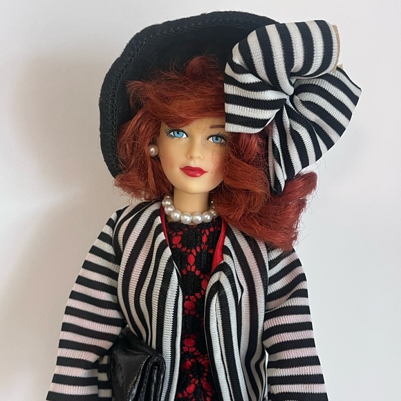 ♥️EFFANBEE Brenda Starr Reporter Doll Dale Messick “Black/White Suit”. EUC♥️ - Picture 2 of 16